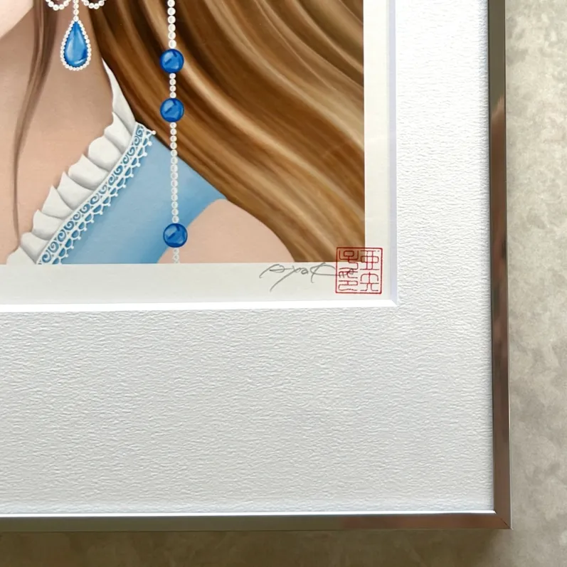 王女の横顔　蒼い宝石