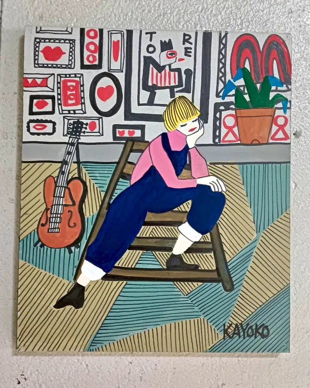 オーバーオールを来た女性