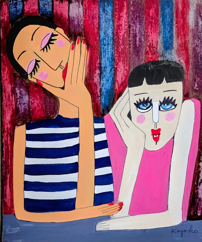 頬杖をつく女性