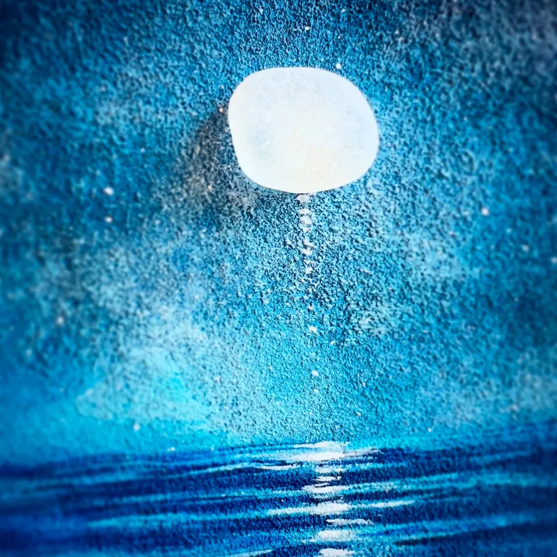 にじむ月、ほどける海