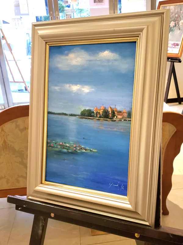 湖上に浮かぶトゥラカイ城