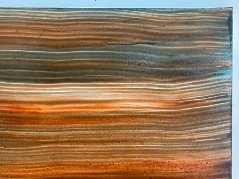 オレンジから青に遷移するストライプ